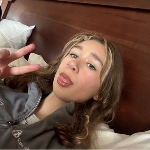 Meet your Posher, Ava